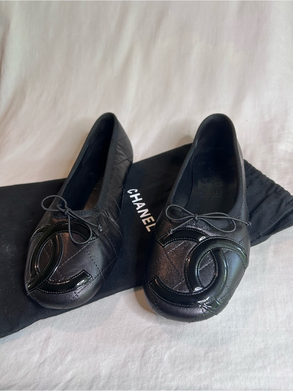 Authentic CHANEL Quilted Lambskin CC Logo Ballet Flats - Picture 2 of 9